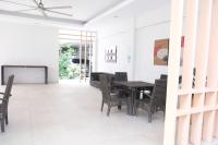 2-Bedroom Boutique City Condo - Newly Renovated! - Bed and Breakfast