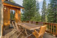High Altitude at Tahoe Donner - Huge 4 BR with Private Hot Tub, Pool Table, Ping Pong, HOA Amenities - Chambres d’hôtes Truckee