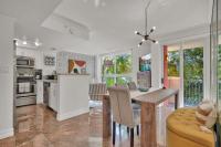 Treetop Retreat! Cozy 2 Bedroom In Heart Of Grove - Chambres d'hôtes Miami