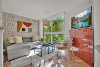 Treetop Retreat! Cozy 2 Bedroom In Heart Of Grove - Chambres d'hôtes Miami