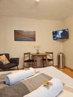 Doppelzimmer in Privathaus I geteiltes Bad & Küche I mit dem Zug 4 min bis zum Hauptbahnhof - Chambres d'hôtes Fribourg-en-Brisgau