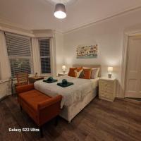 B&B Plymouth - 4 Bed Park View House-Free Parking - Sleep 8 - Bed and Breakfast Plymouth