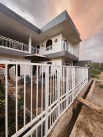 D'Flora Homestay - B&B Labuan Bajo