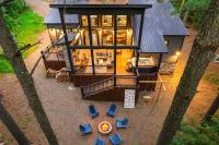 New Modern Farmhouse w Jacuzzi BBQ Arcade - B&B Broken Bow