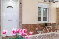Mikrolimano Gem: Serene 1BR Apartment - Bed and Breakfast