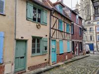 LA PETITE BEAUVAISIENNE - Bed and Breakfast