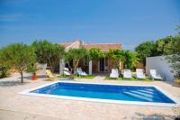 B&B Novalja - Holiday home Tina with Private Pool - Bed and Breakfast Novalja