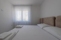 Apartments with Private Pool for 14