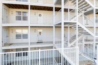 Waterfront Condo with Lakeside Pool - B&B Osage Beach