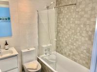 Apto HUCA. Parking/WIFI incluido - B&B Oviedo