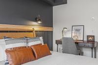 B&B Canmore - NEW! Central Canmore- Light Industrial Hotel Room - Bed and Breakfast Canmore