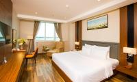 Junior Suite with City and River View