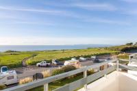 Panoramic Sea View Apartment Sleeps 4-Free Parking - B&B