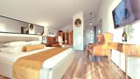 Deluxe Double Room with Side Sea View