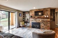 Ski-InandOut and Golf Condo with AandC at Holiday Valley! - Chambres d’hôtes