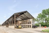 Nashville Oasis Walk to Broadway with POOL, Parking, Gym and Patio - B&B