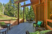 Fairway Favorite - Walk to Tahoe City Shops, Dining & Lake - Pet Friendly - Bed and Breakfast