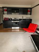 Lucy's Place -STUDIO Apt with air-conditioning, Murphy bed - Chambres d’hôtes Baie de Hilo
