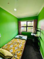 Eenpersoonskamer met Gedeelde Badkamer en Toilet 