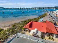 B&B Merimbula - Promenade Waterfront Apartment - Bed and Breakfast Merimbula