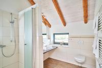 Two-Bedroom Apartment with Shower 