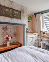 B&B Deal - Anne Boleyn’s Escape - Bed and Breakfast Deal