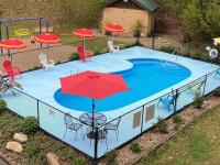 Spacious Smokies Cabin - Hot Tub with Mountain Views - B&B