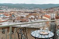[San Giusto] Elegante Bilocale con Balcone e Vista - Chambres d’hôtes Trieste