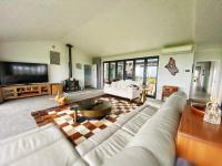 Hilltop Whakaipo Estate - Bed and Breakfast