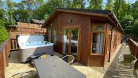 Belvedere Edge Lodge at Finlake Resort & Spa in Devon - B&B