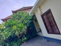 Villa Layang Bulan a homey guesthouse for men near the beach in North Kuta - Bed and Breakfast Denpasar