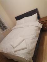 Single Room near London Seven Kings Train station - Ferienwohnung London