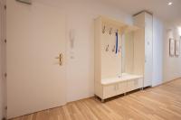Charming Apartment with Balcony, Close to Stephansdom Cathedral - B&B Vienna