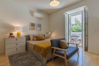 Lapa Garden Studio with Swimming Pool - B&B Lisbona