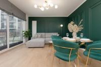 B&B Warsaw - Dark Green Apartment with Furnished Garden and Parking in Warsaw by Renters - Bed and Breakfast Warsaw