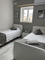 F3 Room 3, Private Room two single beds shared bathroom - Chambres d’hôtes Imsida