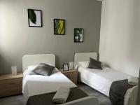 F4 Room 2, Private Room two single beds shared bathroom - B&B Msida