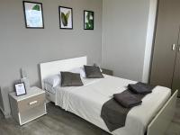 B&B Imsida - F6-1 Room 1 small double bed shared bathroom in shared Flat - Bed and Breakfast Imsida