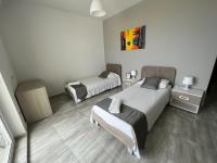 F8 Room 3, Private Room two single beds shared bathroom in shared Flat - B&B Msida