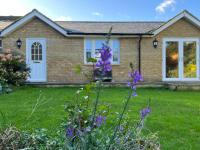 B&B Stanwick - Cosy Hillside Annex - Bed and Breakfast Stanwick