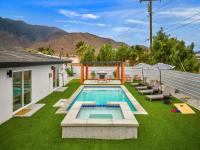 B&B Palm Springs - NEW Sip Sip Away A Vibrant Pool and Hot Tub Retreat - Bed and Breakfast Palm Springs