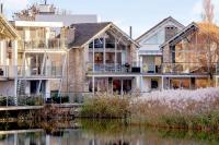 B&B Somerford Keynes - Pennyroyal Lodge HM31 Lakeside Spa Property - Bed and Breakfast Somerford Keynes