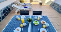 Spacious House with Pool Views and BBQ, Eternal Summer Serenity - B&B