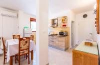 Schöne Ferienwohnung nur 500 Meter bis zum Strand mit Küche, Bad, Klima, WLAN, Terrasse, Grill - B&B Banjole