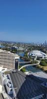 B&B Gold Coast - Above Broadbeach casino 1BRplus Study ocean-city views - Bed and Breakfast Gold Coast