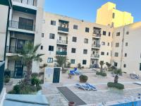 Cosy 4 Bedroom Apt with use of Pool - B&B