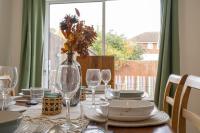 Beautiful House in South Cambridge, 14-Min Drive to the City Centre, Free Parking, No Sofabeds, Sleeps 6 - Chambres d'hôtes Cambridge