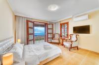 Two Seas Villa - B&B