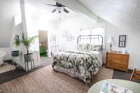 Double Room - 1 Queen Bed