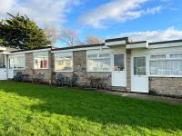 2 Bedroom Chalet SB109, Sandown Bay, Isle of Wight - Chambres d’hôtes Brading